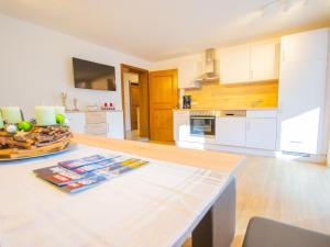 Kuchyň nebo kuchyňský kout v ubytování Apartment Gabi by Interhome