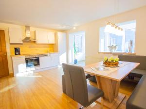 Kuchyňa alebo kuchynka v ubytovaní Apartment Wennserblick by Interhome