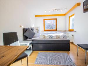 Posteľ alebo postele v izbe v ubytovaní Apartment Wennserblick by Interhome