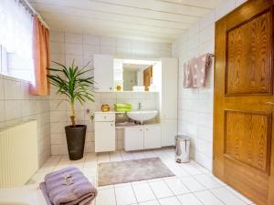 Kúpeľňa v ubytovaní Apartment Wennserblick by Interhome