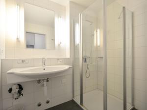 Koupelna v ubytování Apartment Surses Alpin-2 by Interhome + 37 fotografií