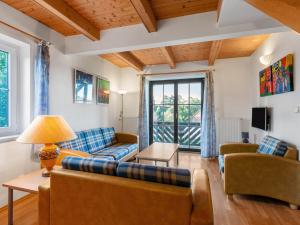 Posezení v ubytování Holiday Home Holiday Hill 51 by Interhome