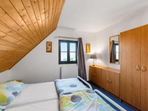 Postel nebo postele na pokoji v ubytování Holiday Home Holiday Hill 51 by Interhome