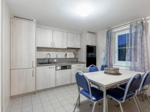 Η κουζίνα ή μικρή κουζίνα στο Holiday Home Holiday Hill 60 by Interhome
