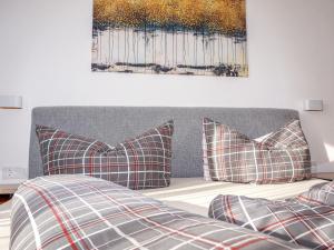 Łóżko lub łóżka w pokoju w obiekcie Apartment Milli by Interhome