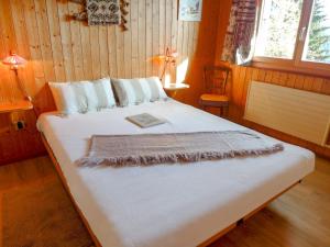 Postel nebo postele na pokoji v ubytování Apartment Haimavati by Interhome