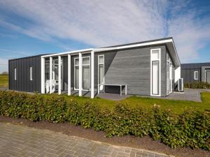 een weergave van een modulaire woning bij Holiday Home Vakantiehuis Ruisweg 55 by Interhome in Wemeldinge