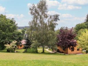 Zahrada ubytování Holiday Home Bečov nad Teplou 2 by Interhome