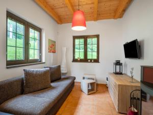 TV a/nebo společenská místnost v ubytování Holiday Home Bečov nad Teplou 2 by Interhome