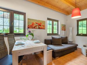 Posezení v ubytování Holiday Home Bečov nad Teplou 2 by Interhome