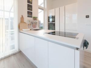 Kuchyň nebo kuchyňský kout v ubytování Holiday Home Vakantiehuis Ruisweg 73 by Interhome