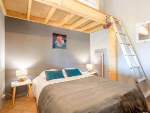 Postel nebo postele na pokoji v ubytování Apartment Beaumanoir by Interhome