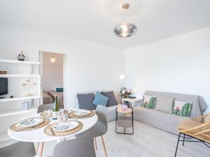 Posezení v ubytování Apartment Port Haliguen Plaisance-1 by Interhome