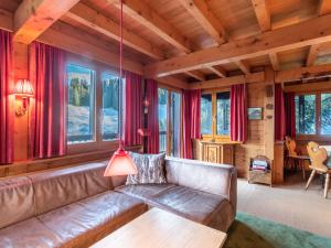 Gallery image of Chalet Le Cyclamen by Interhome in Champoussin