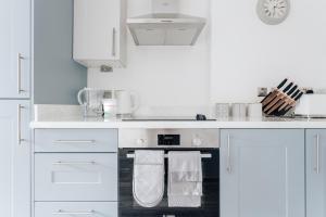 Kuchyň nebo kuchyňský kout v ubytování Contemporary Two Bedroom Duplex - Secluded Residence with Parking in a Prime Central Location + 16 fotografií