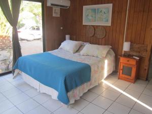 En eller flere senge i et værelse på Cabañas Ciprés