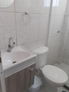 a bathroom with a toilet and a sink and a shower at Pousada Recanto das Oliveiras-Búzios in Búzios