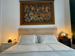 a bedroom with a painting above a bed at Afiador in Ourense