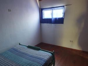 Postel nebo postele na pokoji v ubytování DUPLEX EN PLENO CENTRO DE MAR DE AJO + 2 fotografie