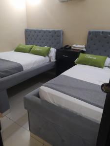 Postel nebo postele na pokoji v ubytování Hotel Calarca N2