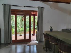 a living room with a sliding glass door at Loft Pé na Serra in Cachoeiras de Macacu