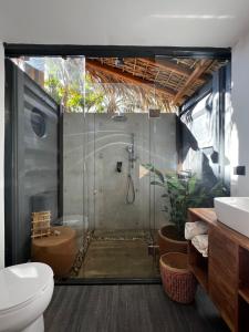 Ένα μπάνιο στο H20 Container Cabins