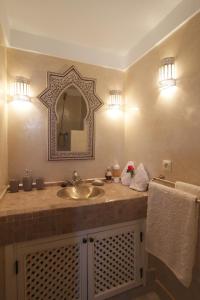 Phòng tắm tại Riad Massiba