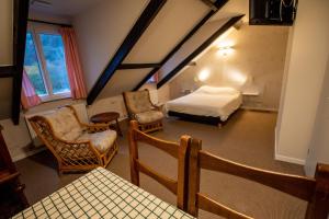 Postel nebo postele na pokoji v ubytování Auberge Le Vieux Moulin + 37 fotografií