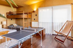 Stolní tenis v ubytování Cabaña Lujo con Alberca Climatizada Vistas al Bosque de Mazamitla nebo okolí