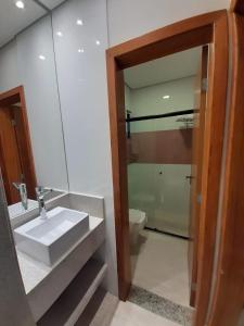 Et badeværelse på Ilhéus North Residence Danilo