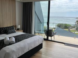 Postel nebo postele na pokoji v ubytování Ocean Front Motel