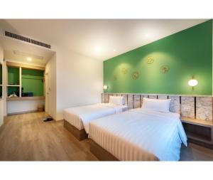 Postel nebo postele na pokoji v ubytování Nine River Hotel