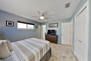 a bedroom with a bed and a ceiling fan at Sunflower Hello in Port Aransas
