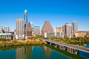 Nespecifikovaný výhled na destinaci Austin nebo výhled na město při pohledu z prázdninového domu