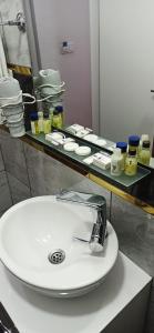 Bathroom sa Harbour Hotel