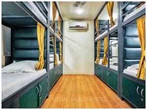 Postel nebo postele na pokoji v ubytování Social Hubz Hostel + 37 fotografií