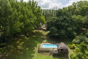 an overhead view of a garden with a swimming pool at Waterford Manor in Henburg Park