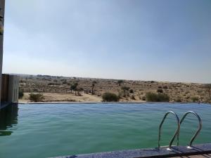 Karwaan Jaisalmer内部或周边的泳池