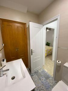 Phòng tắm tại Precioso apartamento en el centro de Conil para familias, parejas y grupos