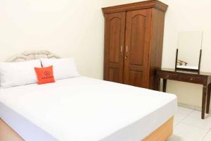 Imagen de la galería de KoolKost @ Raya Ngagel (Minimum Stay 30 Nights), en Bagongpatar