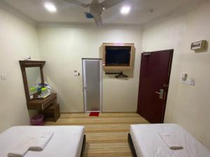 Postel nebo postele na pokoji v ubytování Haji Saudi Hotel