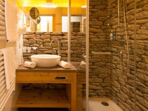 
Ein Badezimmer in der Unterkunft Hotel Walisgaden
