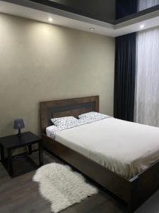 En eller flere senge i et værelse på Apartment Kurchatova 34/4