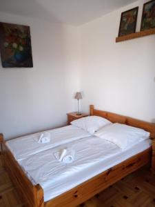 a bed with two white towels on top of it at NA BANI-apartamenty i pokoje in Rabka-Zdrój