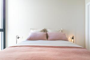 a bed with pink and white pillows and a window at Casa de Cristal - Beautiful villa with private pool, 350m from beach, astonishing views in Mar de Cristal +37 photos