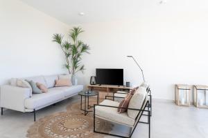 Gallery image of Casa de Cristal - Beautiful villa with private pool, 350m from beach, astonishing views in Mar de Cristal