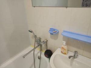 Ένα μπάνιο στο Уютная 2 комн. квартира на Красном Камне