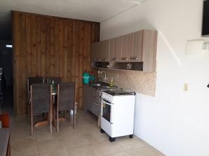 Kuchyň nebo kuchyňský kout v ubytování RESIDENCIAL LAGOA DUNAS