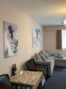 Khu vực ghế ngồi tại Royal's apartment gudauri