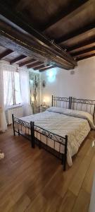 a bedroom with a large bed in a room at Stella di Rio 5 terre riomaggiore in Riomaggiore